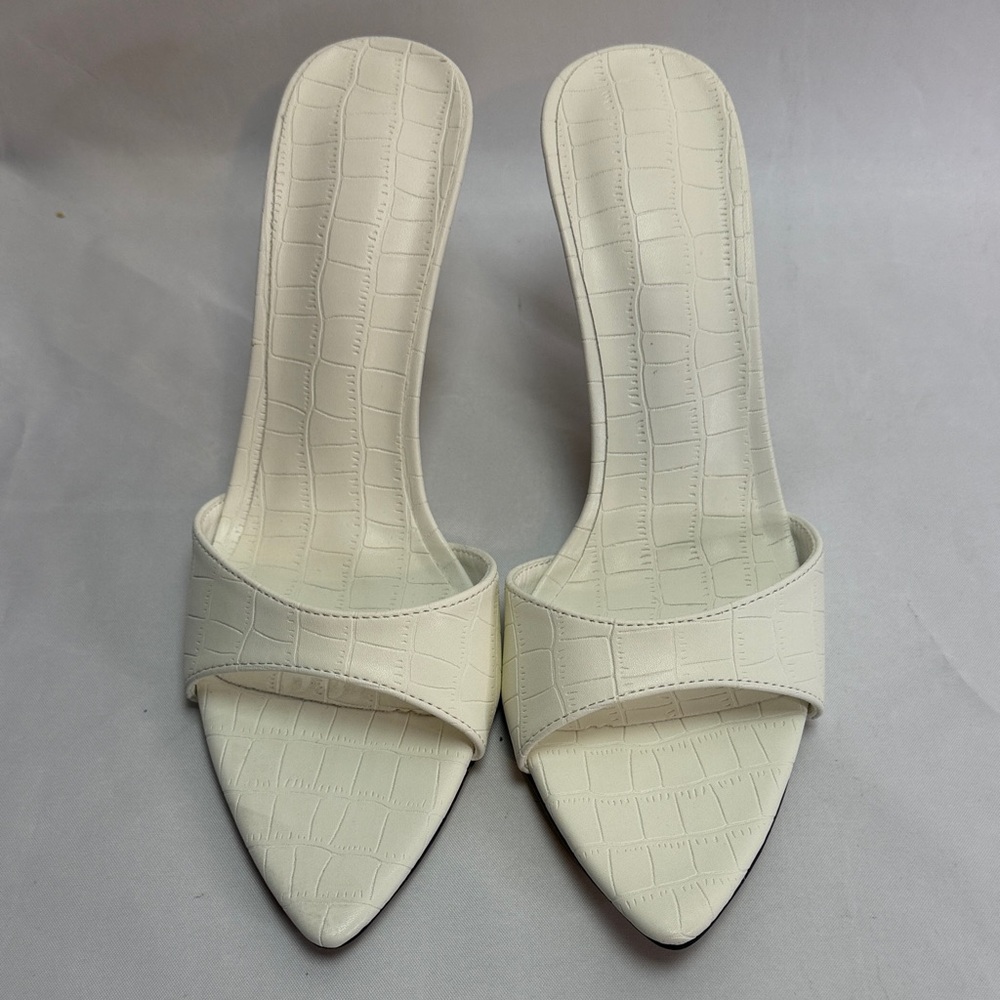 Elegant White Croc-Embossed Women's Heels Women’s sz 7